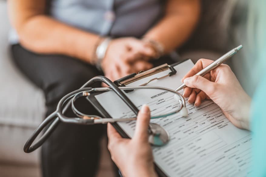 Regular health check-ups are essential for preventative screenings and chronic disease management. These visits facilitate health monitoring and early intervention, contributing to effective preventative healthcare. By empowering patients and conducting annual check-ups, <a href=